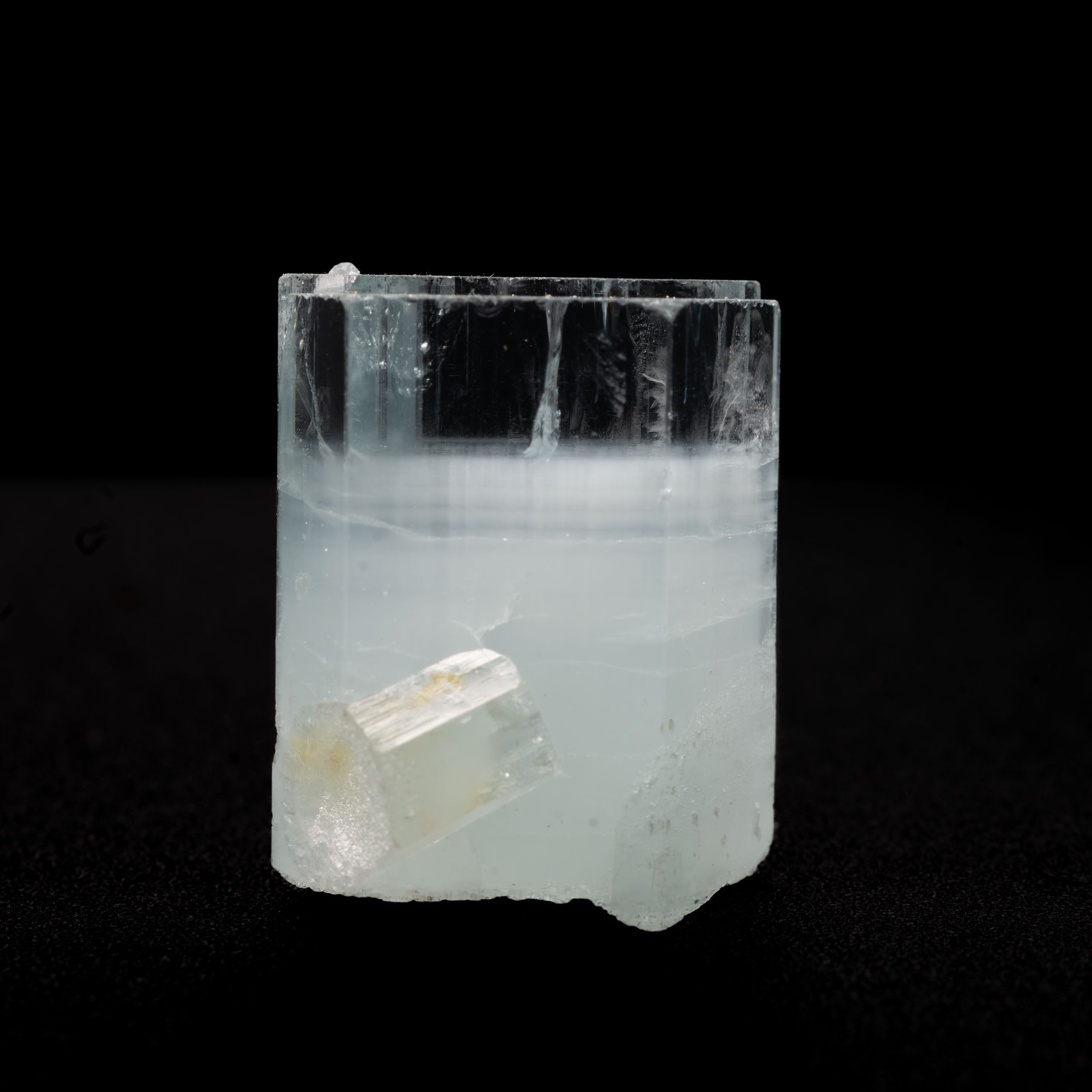Aquamarine Crystal 70ct – 23.4x15.4x19.9mm