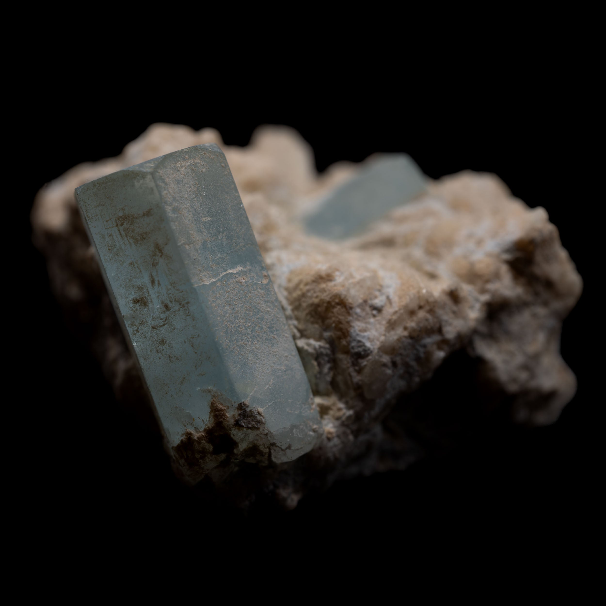 Twin Aquamarine Crystals on Albite Matrix – 43.3 × 40.5 × 35.3 mm, 78 g