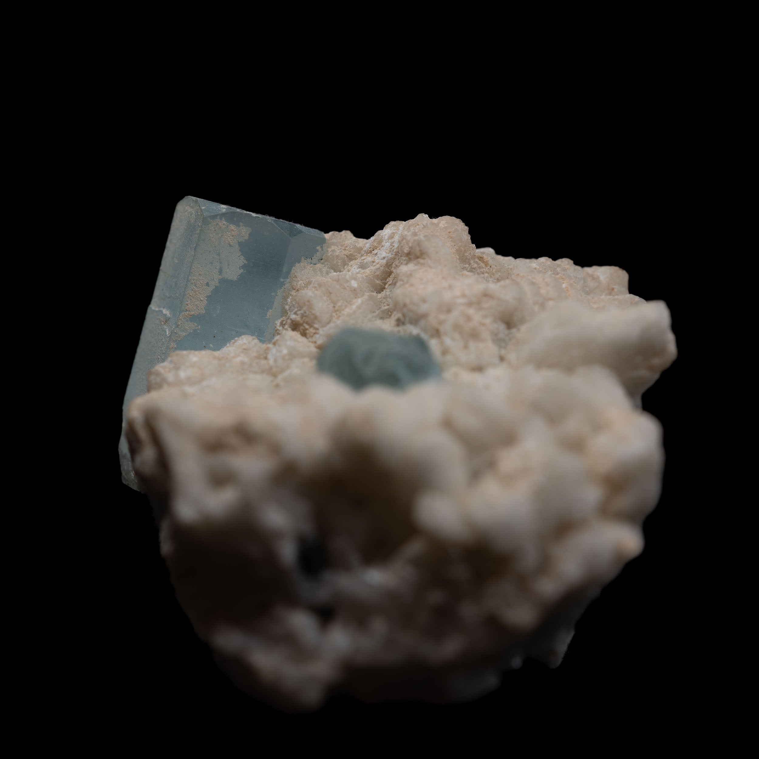 Twin Aquamarine Crystals on Albite Matrix – 43.3 × 40.5 × 35.3 mm, 78 g