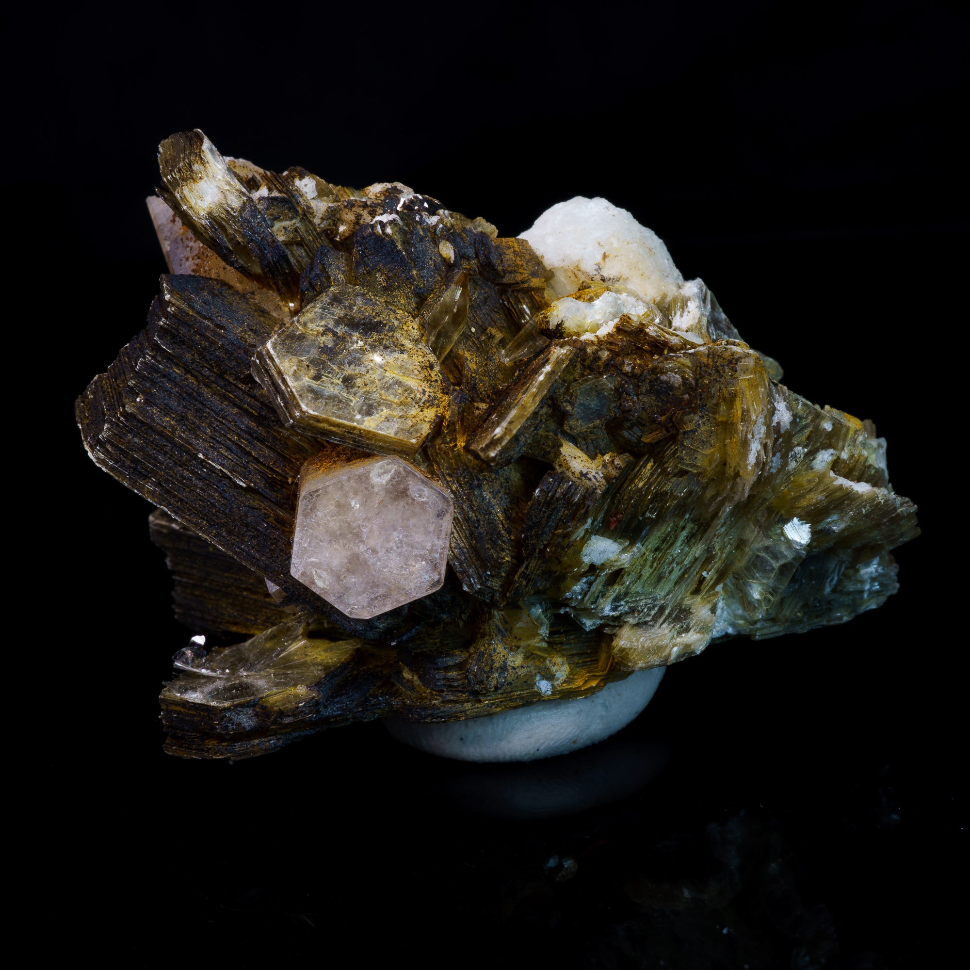 Pink Apatite & Muscovite 78g