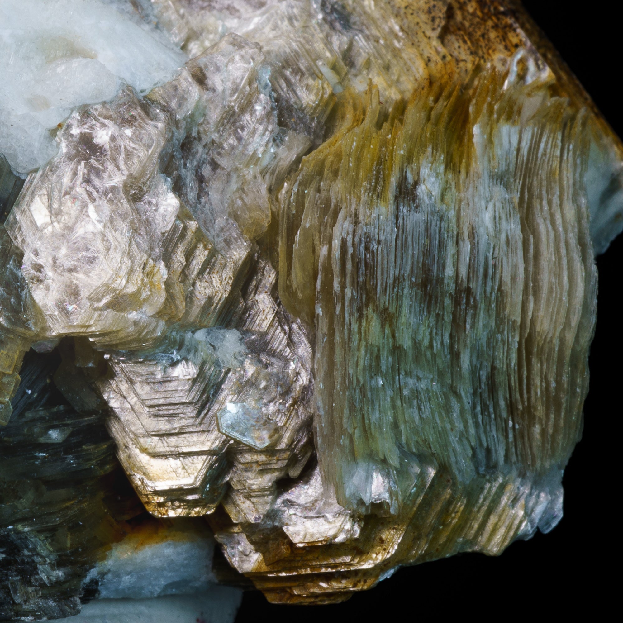 Pink Apatite & Muscovite 78g