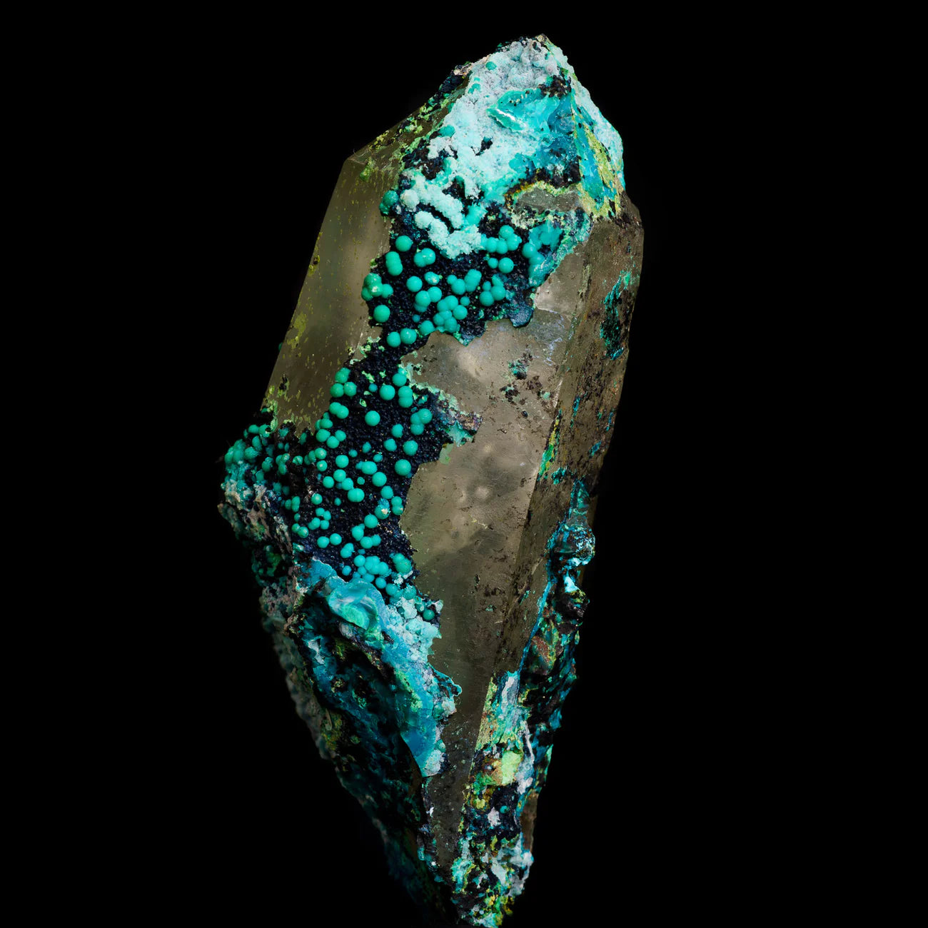 What is Chrysocolla Malachite Quartz: A Masterpiece from the Heart of Peru