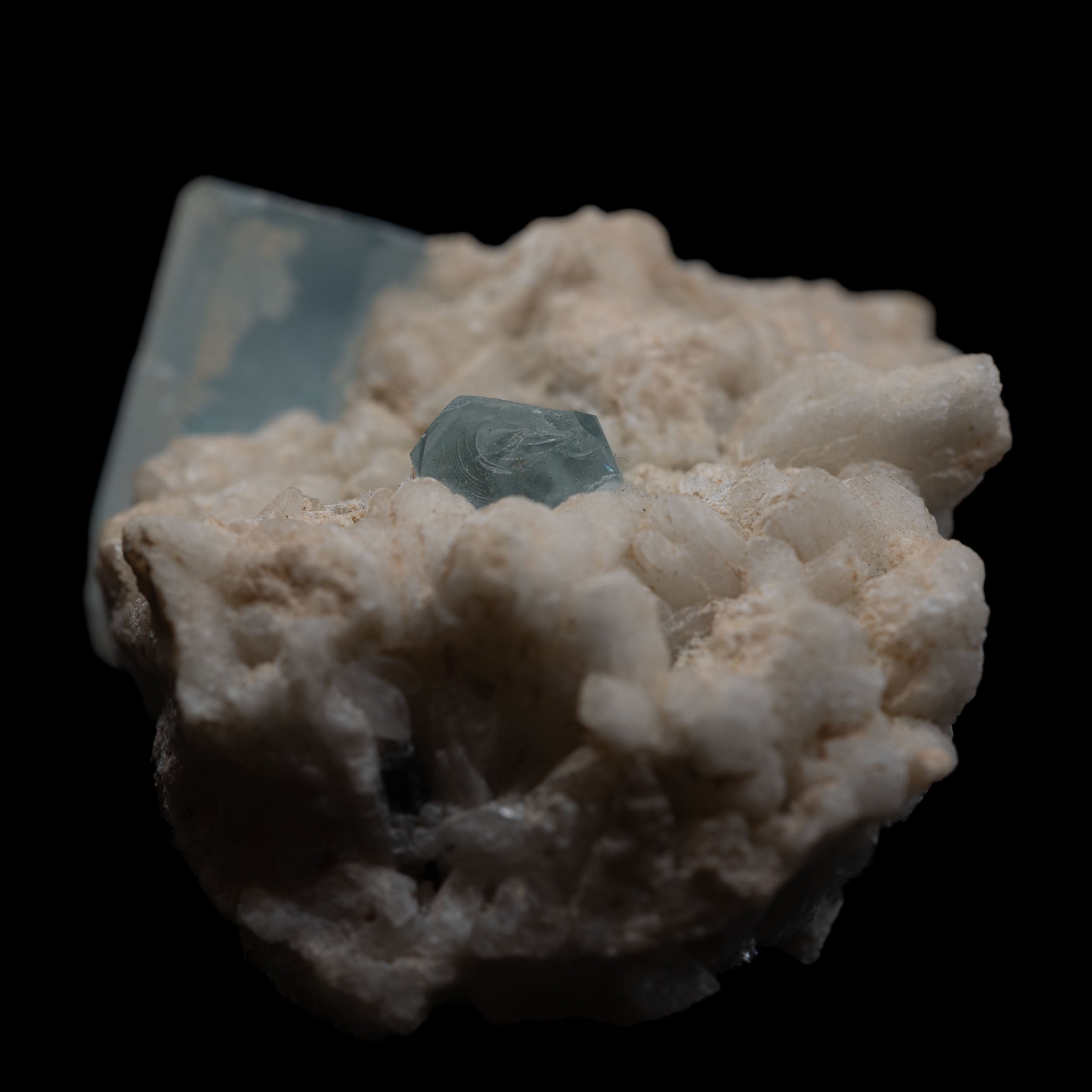 Twin Aquamarine Crystals on Albite Matrix – 43.3 × 40.5 × 35.3 mm, 78 g
