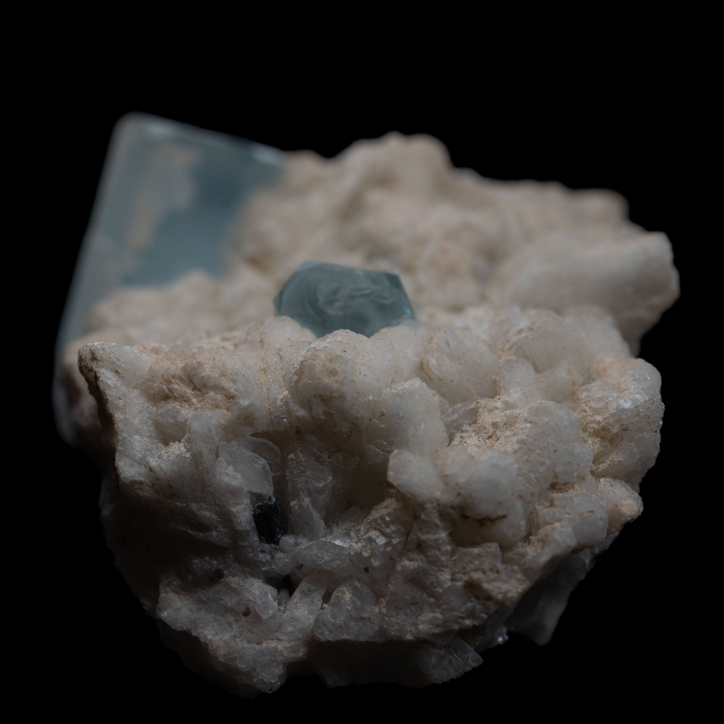 Twin Aquamarine Crystals on Albite Matrix – 43.3 × 40.5 × 35.3 mm, 78 g