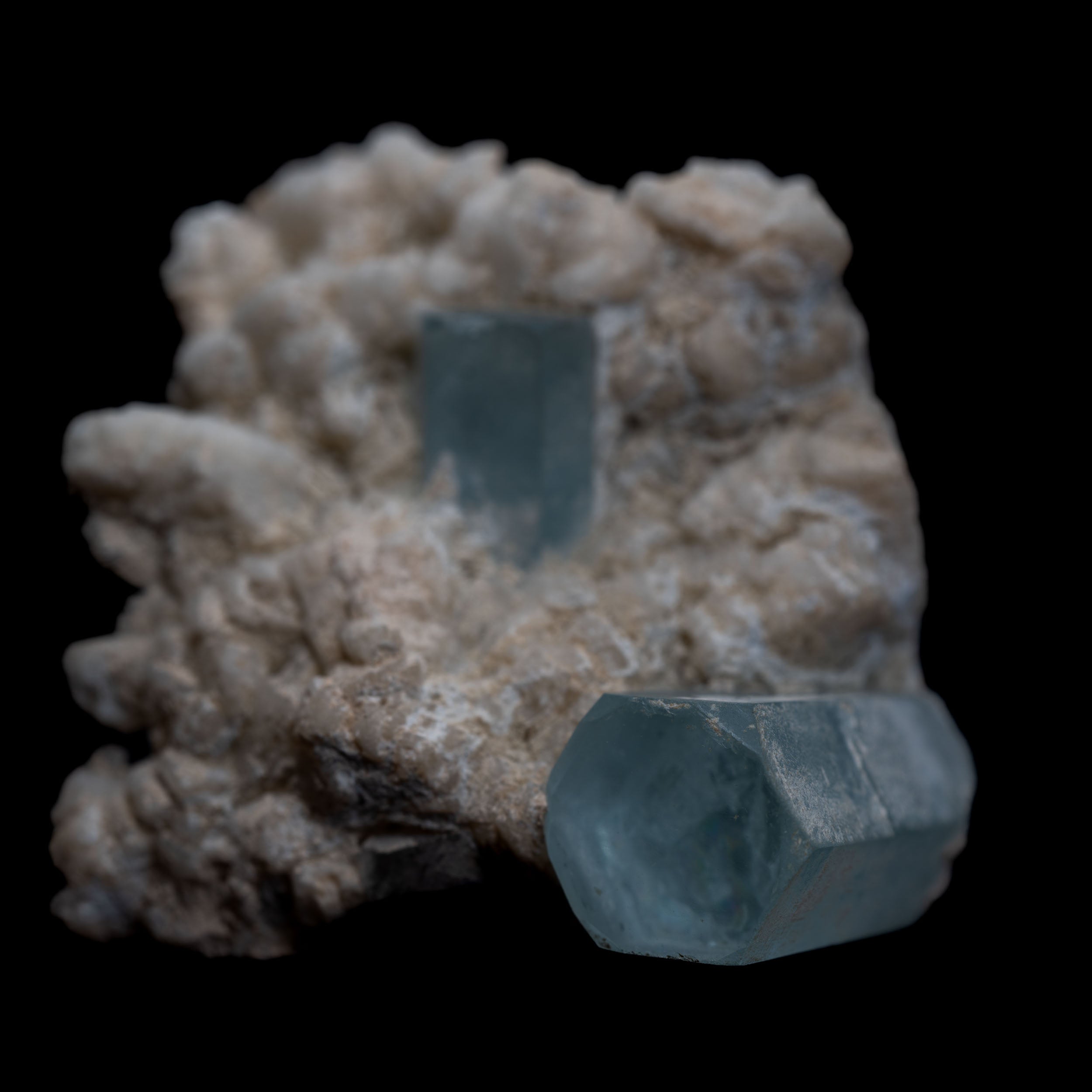Twin Aquamarine Crystals on Albite Matrix – 43.3 × 40.5 × 35.3 mm, 78 g