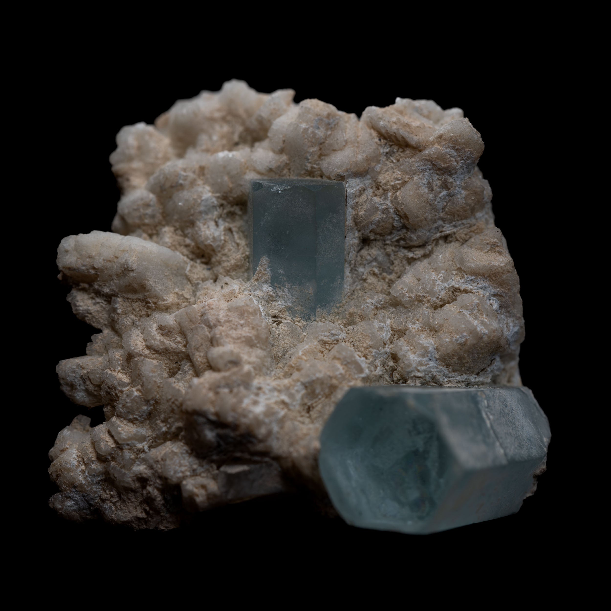Twin Aquamarine Crystals on Albite Matrix – 43.3 × 40.5 × 35.3 mm, 78 g