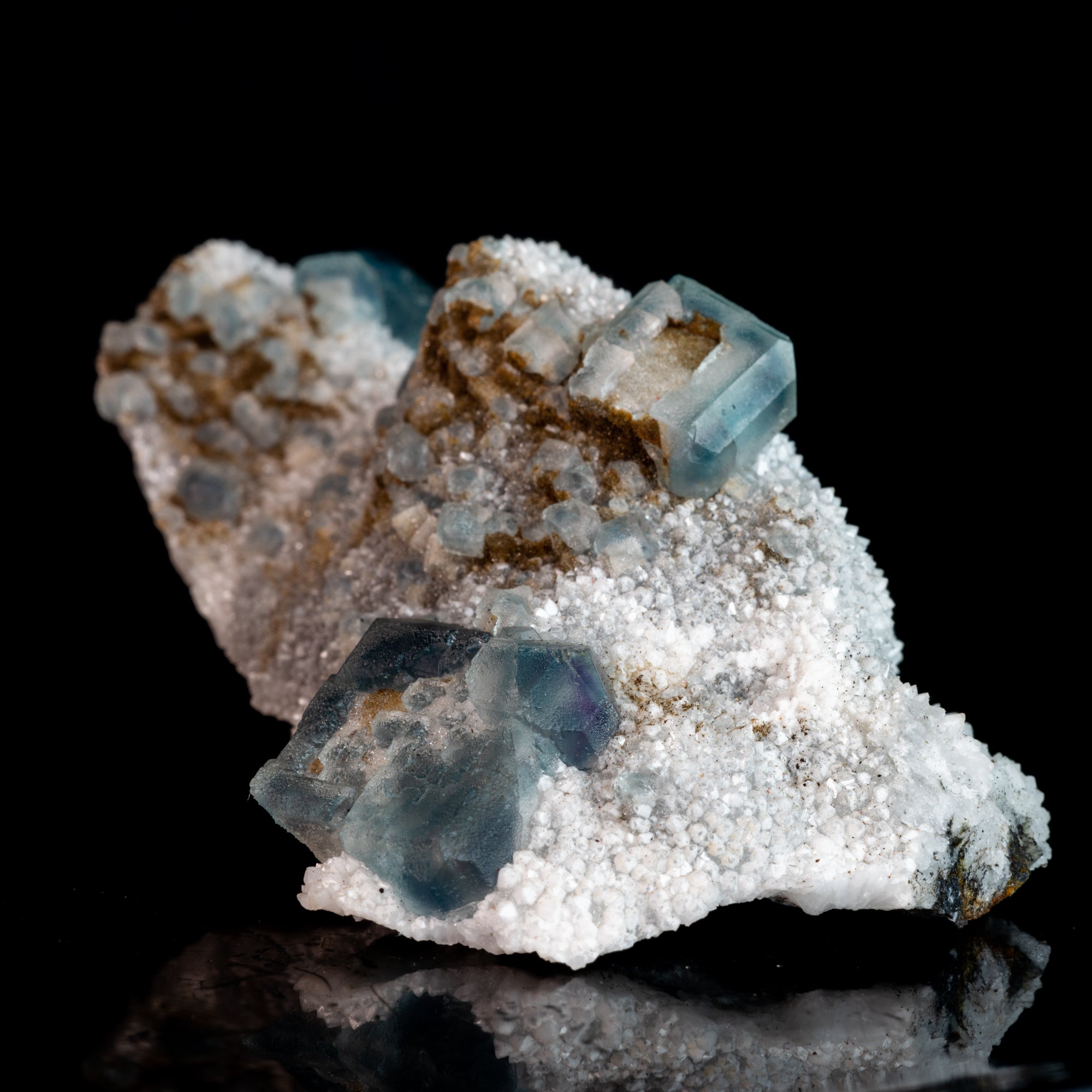 Aqua Blue Phantom Fluorita en Druzy Matrix 85g 39x19x16mm