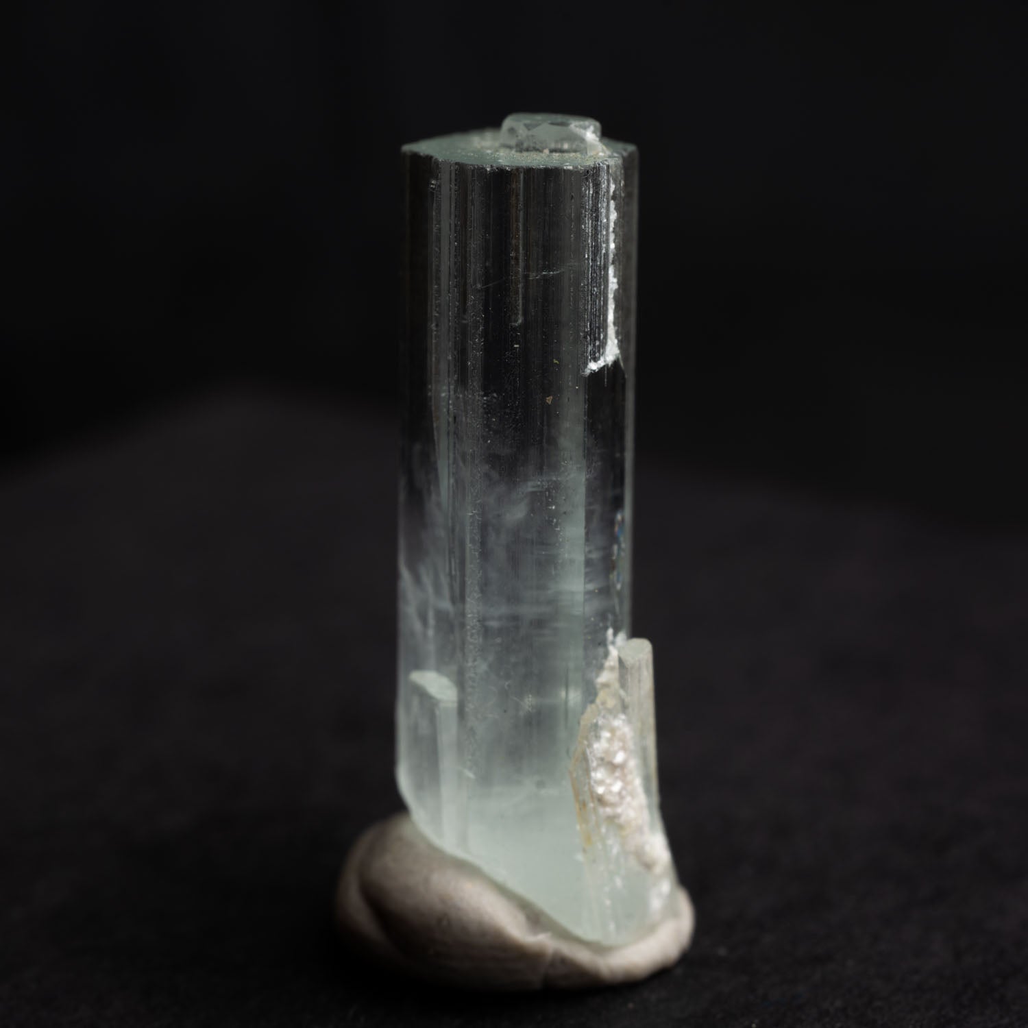 Beryl var. Aquamarine 18.5ct with Muscovite