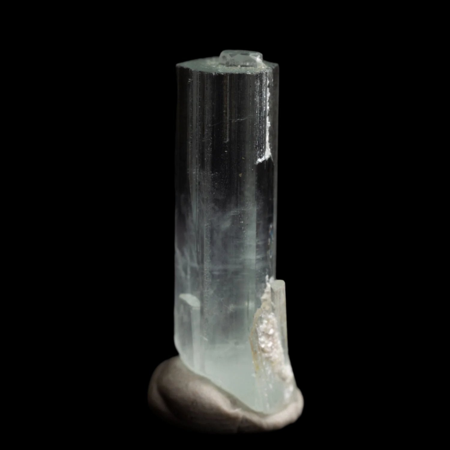 Beryl var. Aquamarine 18.5ct with Muscovite