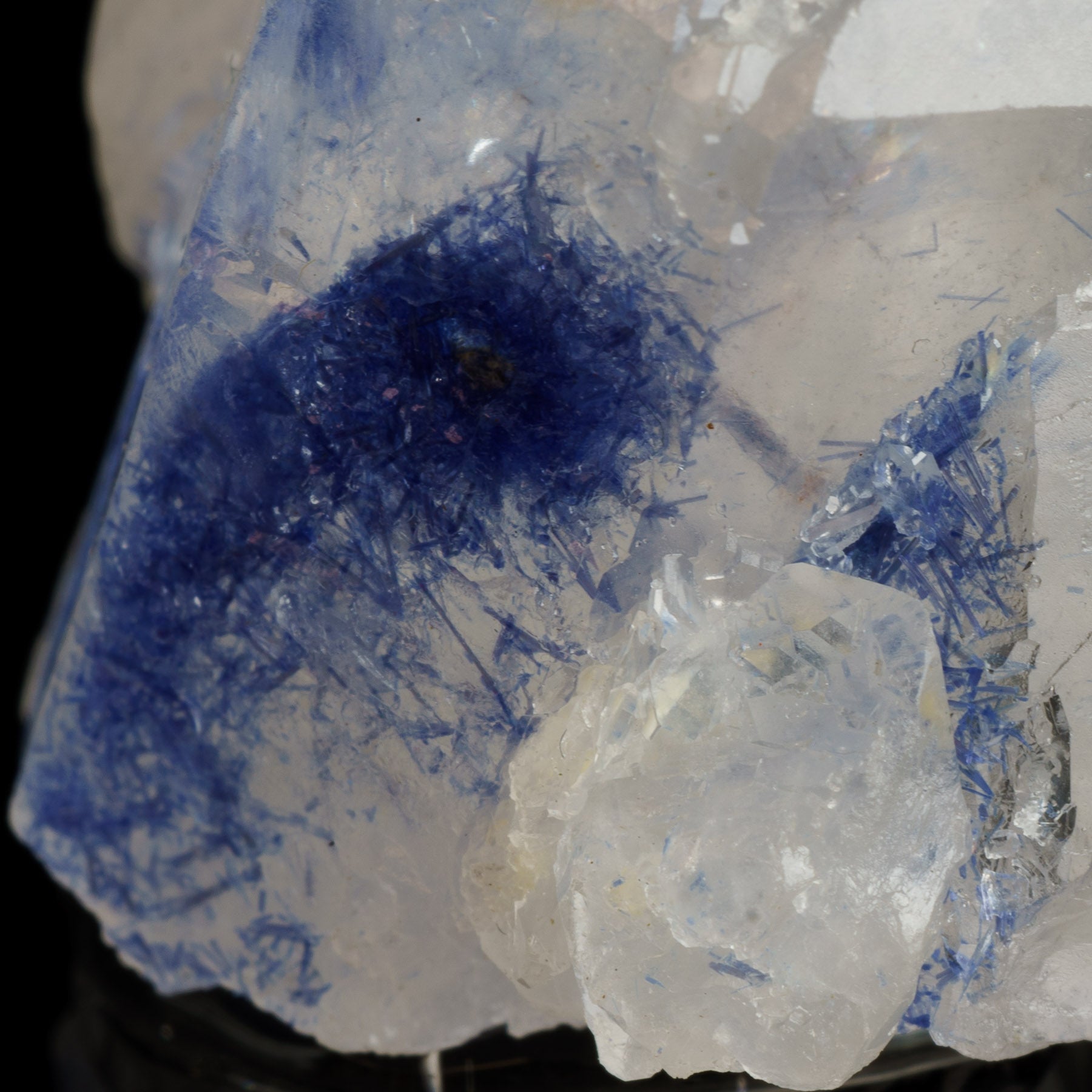 Dumortierite included Blue Quartz 23g