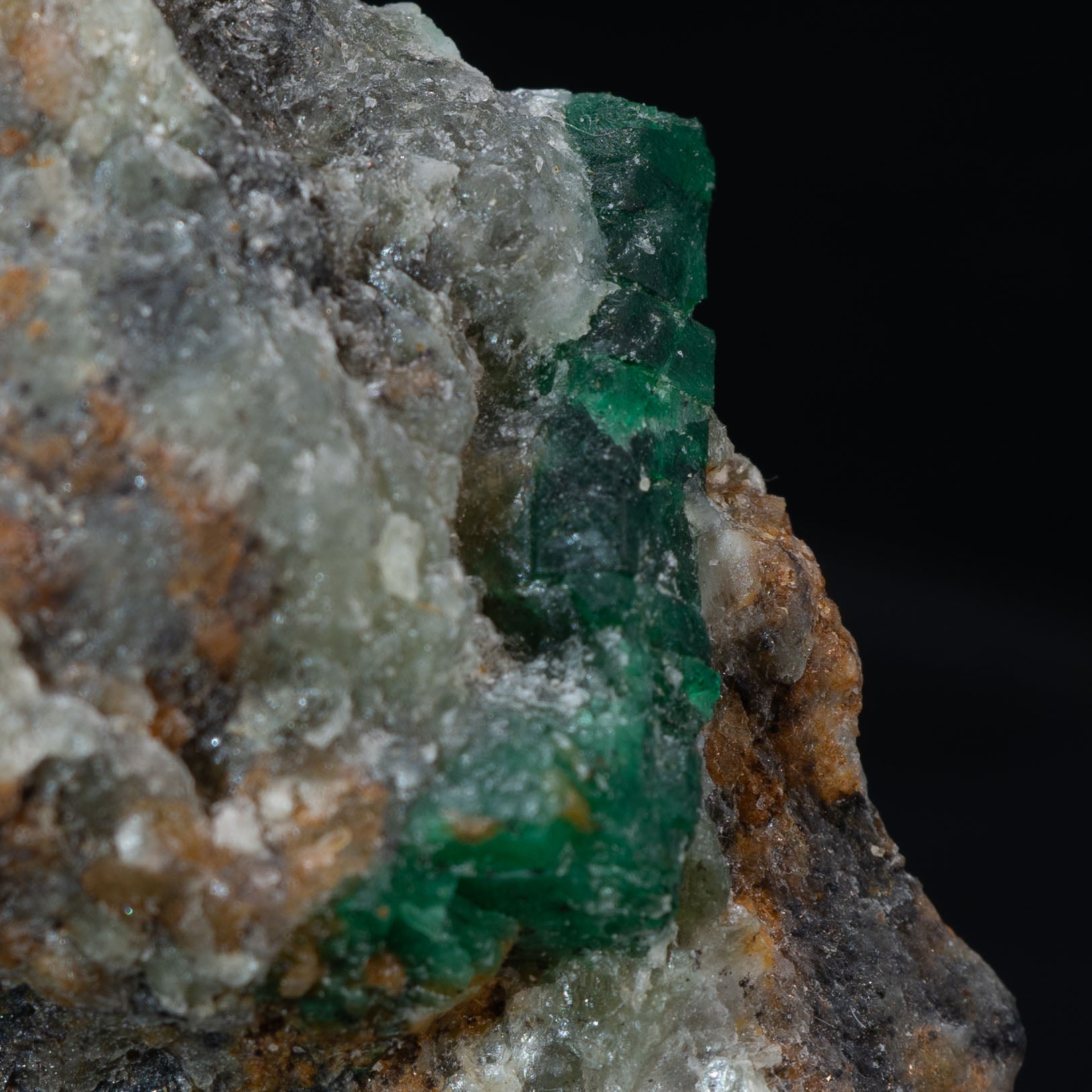 Emerald - Green Beryl in Matrix 64.4g - Brazil