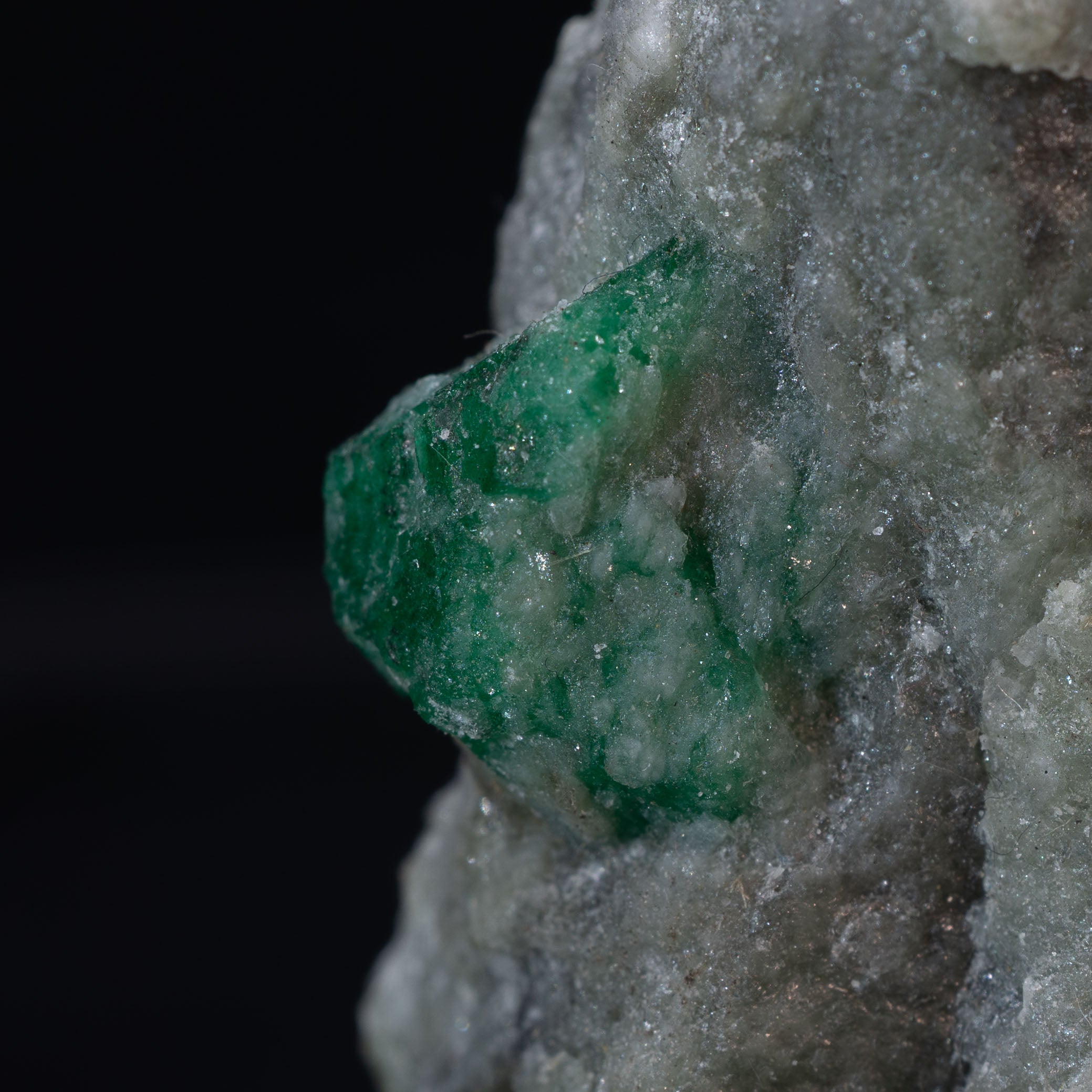 Emerald - Green Beryl in Matrix 64.7g - Brazil