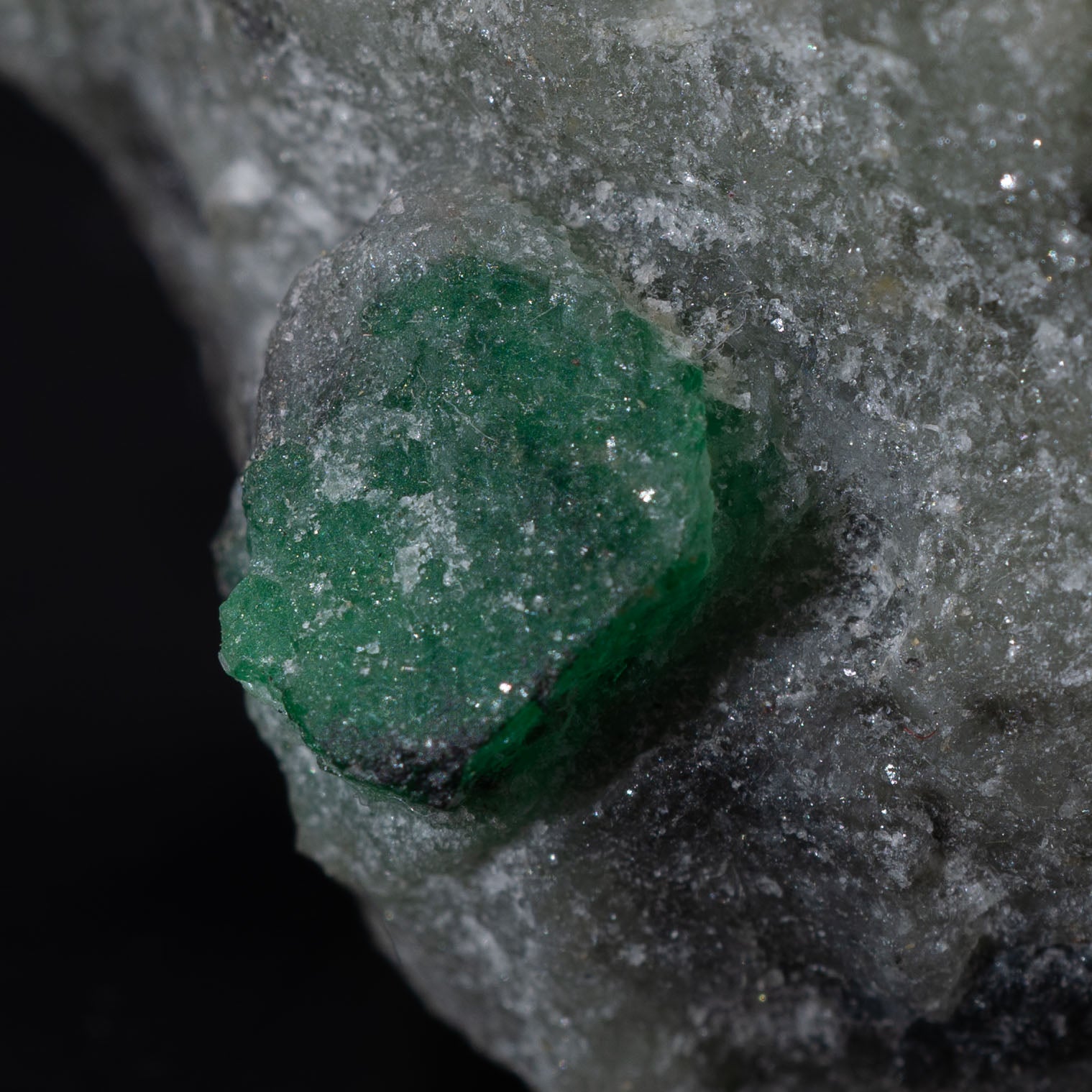 Emerald - Green Beryl in Matrix 35.5g - Brazil